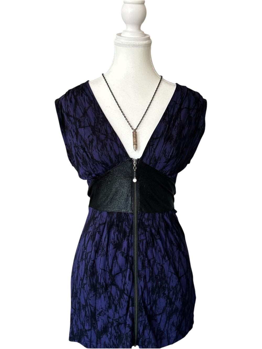 Y2K “GUESS” Black and Purple Abstract Print V-Neck Zip-up Tunic Top